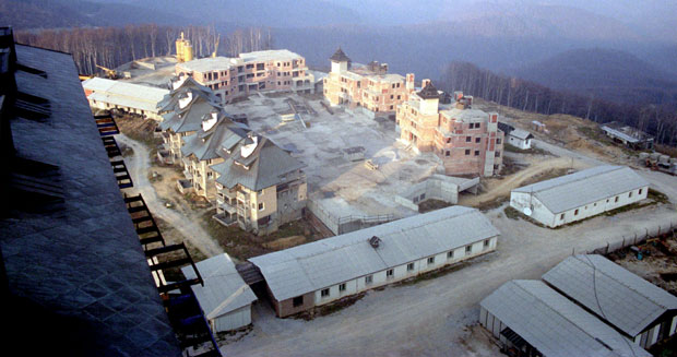 Дигли руке од Слобиног тајног града